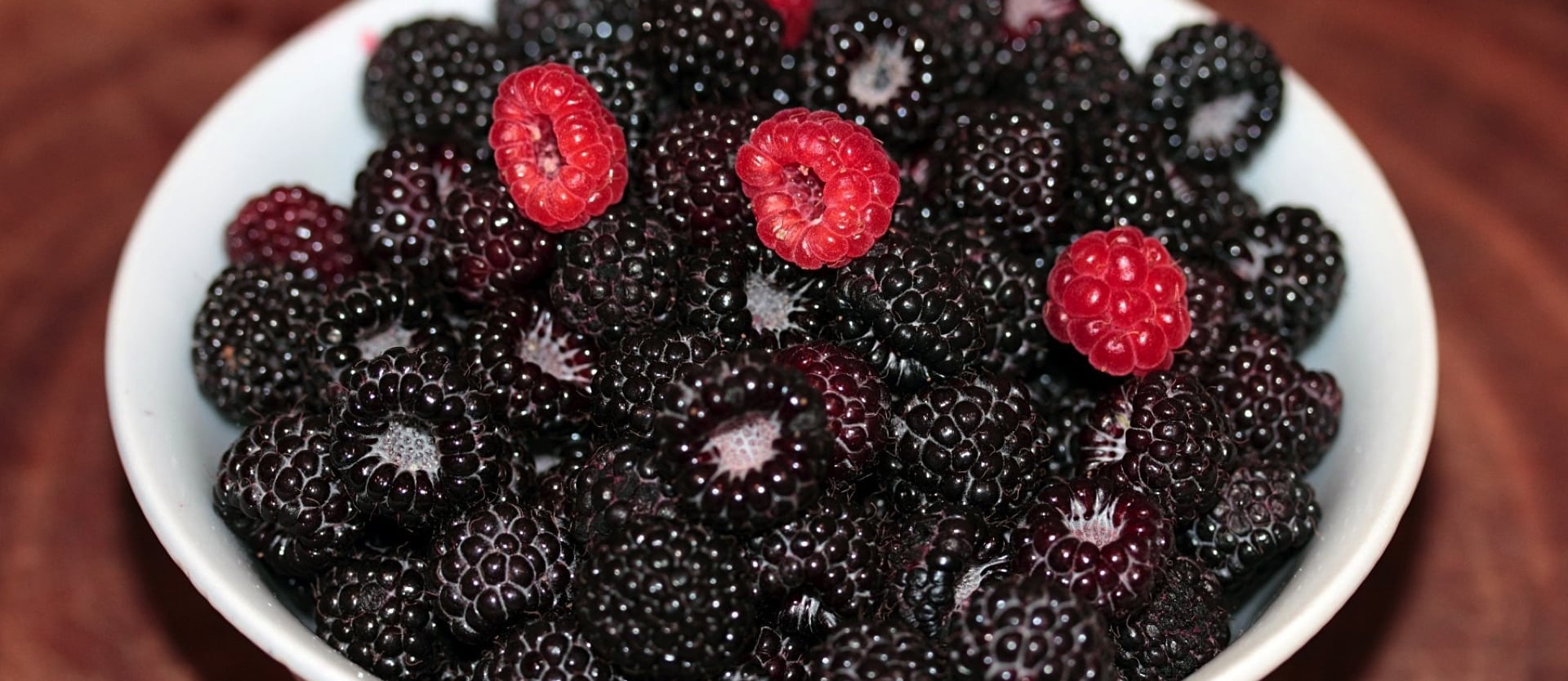 plate of blackberries and raspberries