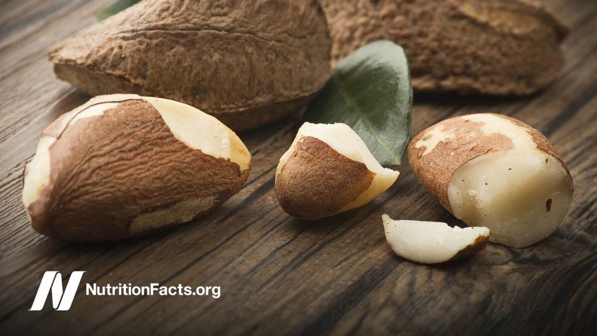 shelled and unshelled brazil nuts