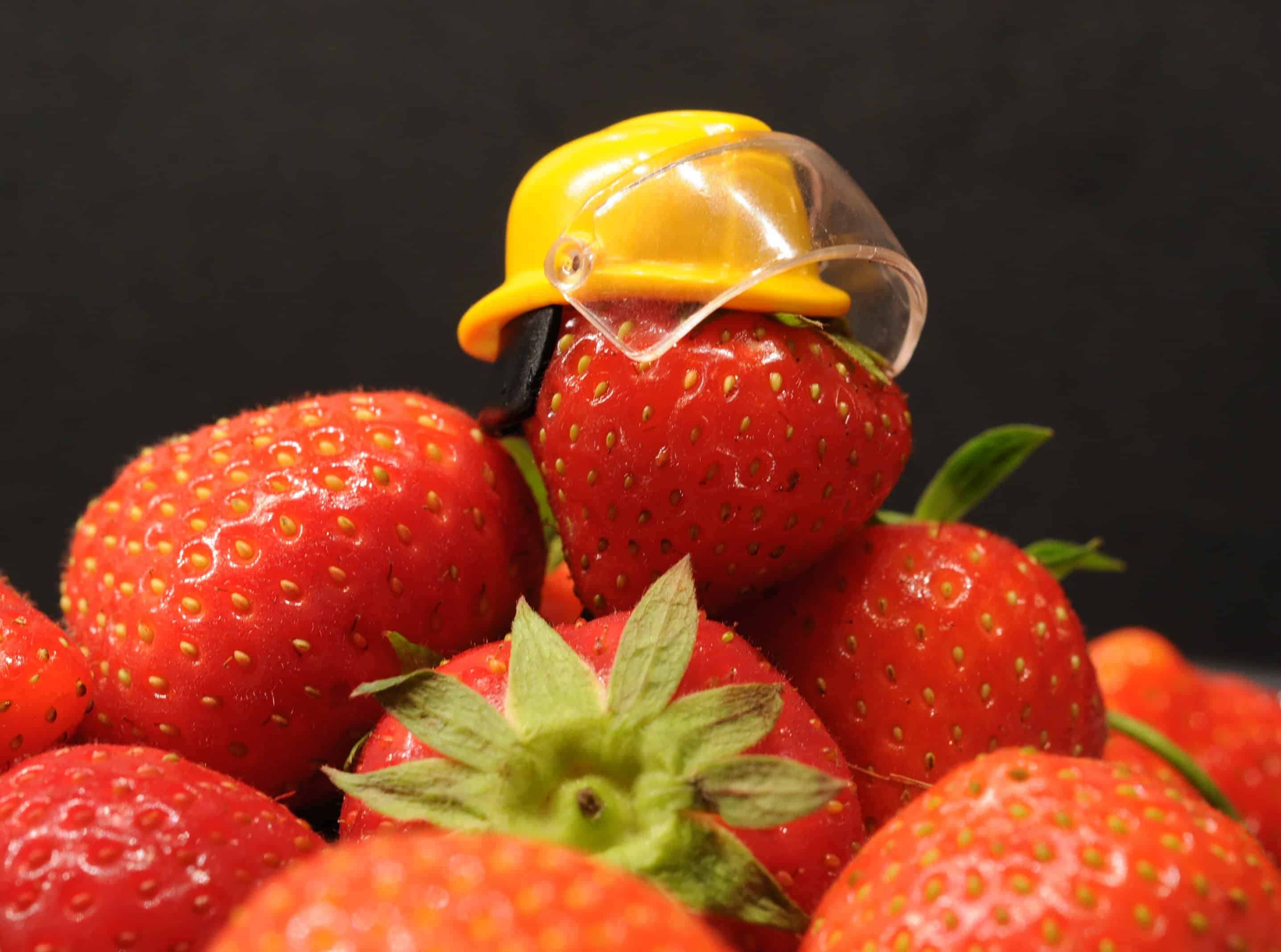 What some ways to help reduce the risk of food poisoning from pesticides?