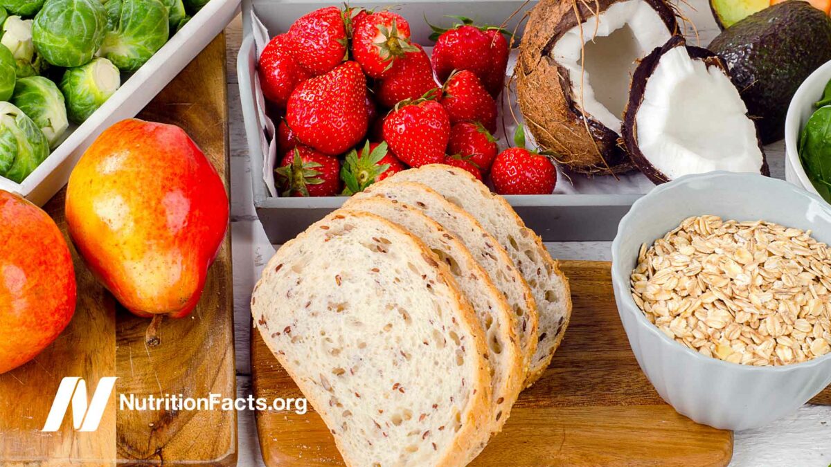 sliced bread and fruit