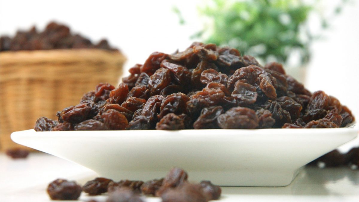 bowl of raisins