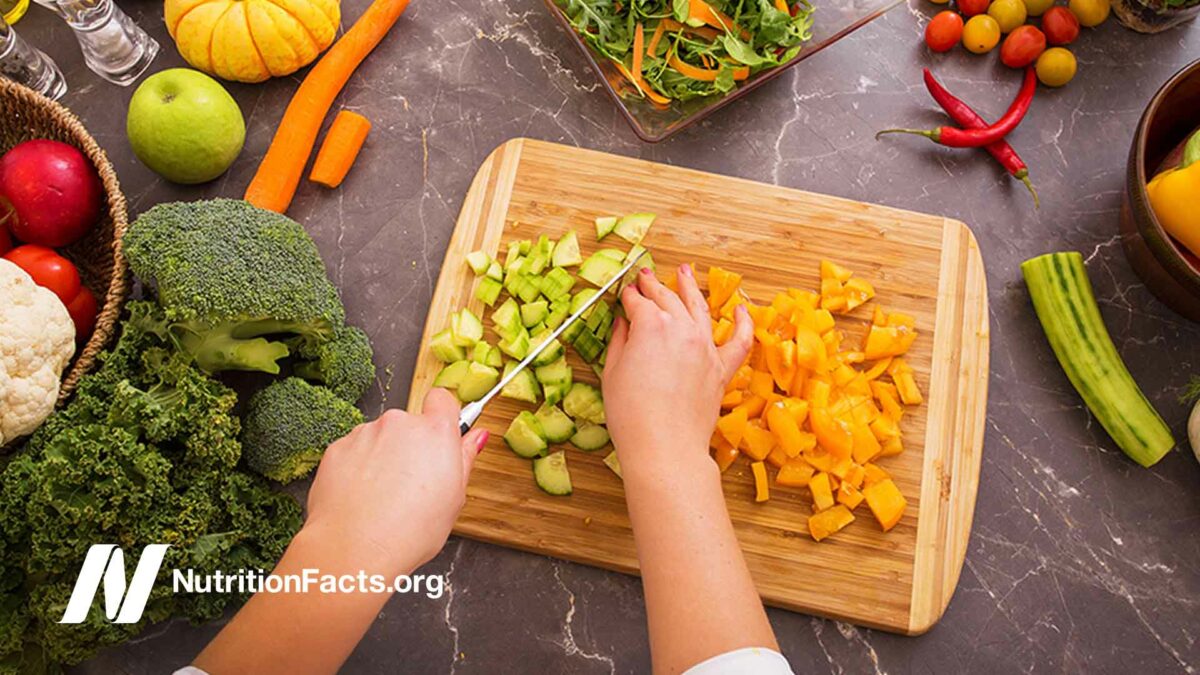 hands chopping vegetables
