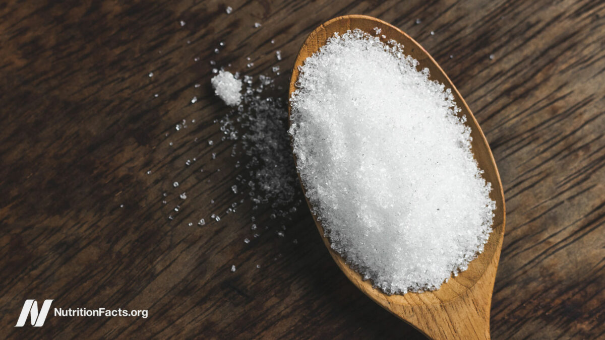 Wooden spoon with sweetener